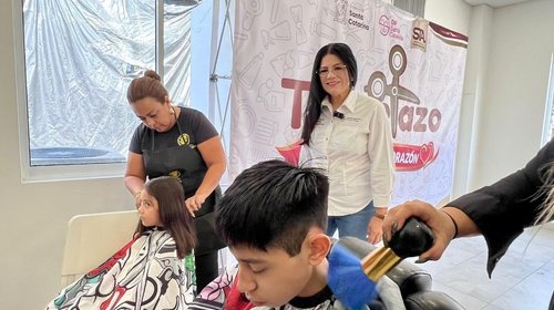 Alumnos de Santa Catarina reciben cortes de pelo gratuitos