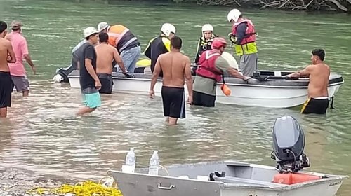 Localizan sin vida a madre e hijo arrastrados por río