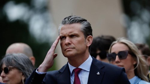 Pete Hegseth compara la migración con una 'invasión'