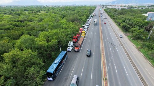 Se unen transportistas de NL a manifestación nacional