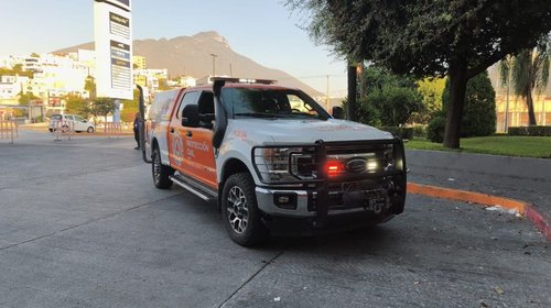 Sofocan fuego en área de comidas de centro comercial en Monterrey