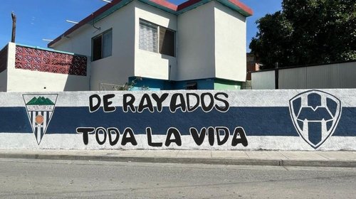 Reflejan viviendas la afición por Tigres y Rayados