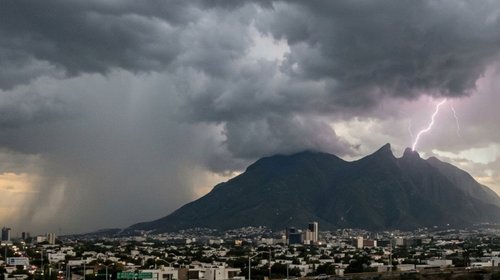 Prevén chubascos y tormentas eléctricas en Nuevo León