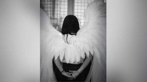 Laura Pausini rinde homenaje a Raf con nuevo tema musical