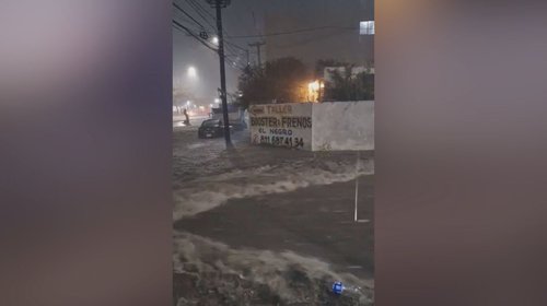 Rescatan cuerpos de auxilio a dos hombres tras fuertes lluvias
