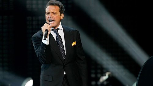 La historia de la corona de 1,300 rosas de Luis Miguel