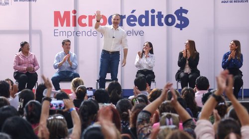 Encabeza Adrián programa de microcréditos a emprendedores