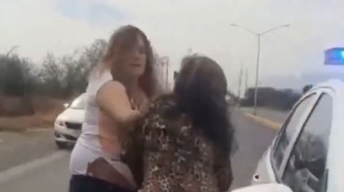 Reincide violencia en alcalde de El Carmen; exhiben a su hermana