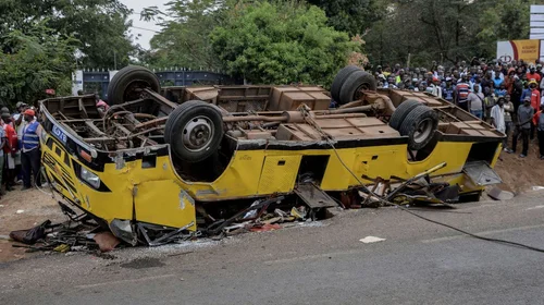 Mueren_21_personas_tras_volcadura_regresaban_de_funeral_en_Kenia_7b3cadc87c