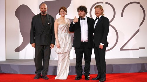 Para_Yorgos_su_nueva_pelicula_Bugonia_no_es_distopia_es_real_94e887094c