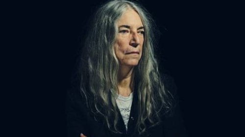 Patti Smith llama a impulsar un cambio mediante el voto