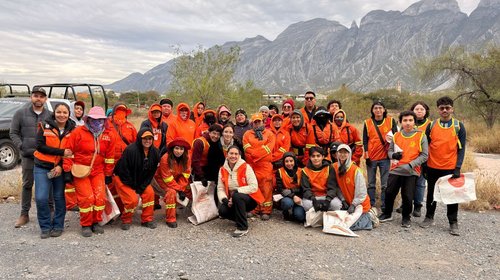 Prepa_Tec_retira_basura_rio_Santa_Catarina_28136de375