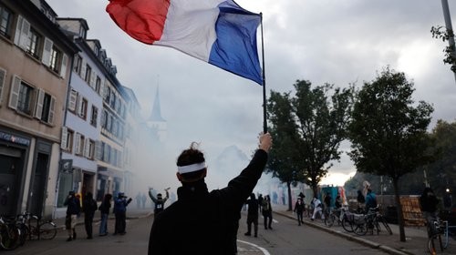 Más de 110 mil personas salen a protestar en Francia
