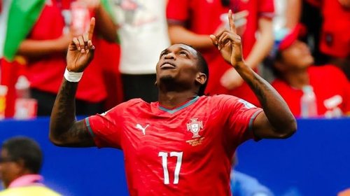 Rafael Leao 'hereda' el dorsal 7 de Cristiano Ronaldo