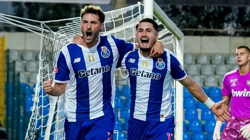 Santiago Giménez se estrena con el Porto y hace su gol 100
