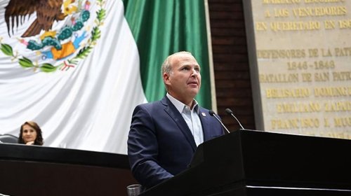 Theo Kalionchiz renuncia al PAN y deja grupo parlamentario
