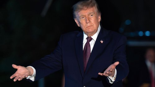 Trump promete pagos de $90 a adultos mayores antes de elecciones