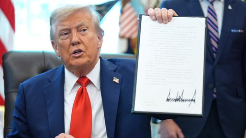 Trump_ordena_castigar_la_quema_de_banderas_de_EUA_93b4dc8d5f