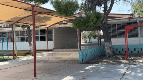 Escuela inicia ciclo escolar cerrada por riesgo en techo