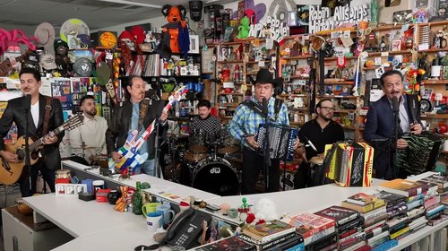 Tigres del Norte llevan mensaje migrante al Tiny Desk