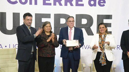 Entregan en U-ERRE la primera medalla Laynez Potisek