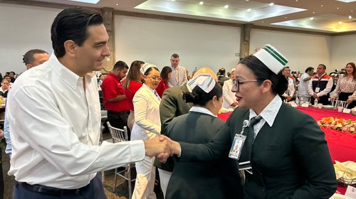 Denuncia alcalde carencias en sistema de salud público