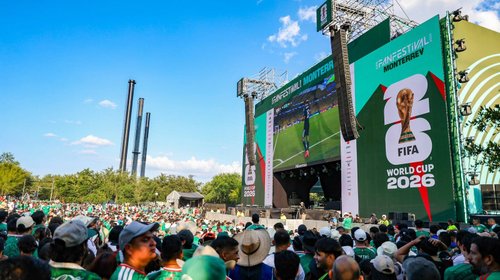 Acuden miles al FIFA Fan Fest de Monterrey para ver a México