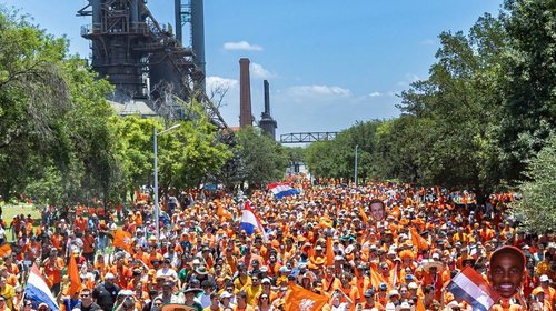 Fan Walk de Países Bajos pone a bailar a Monterrey
