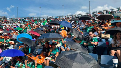 Aficionados asisten al Parque del Agua para apoyar al Tri