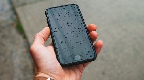 Lluvias en Tampico aumentan la reparación de celulares