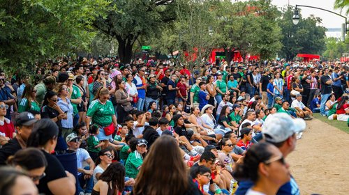 FIFA Fan Festival™ reúne a cientos para ver Inglaterra vs Noruega