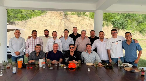 Se reúne gobernador de NL con alcaldes y equipo cercano