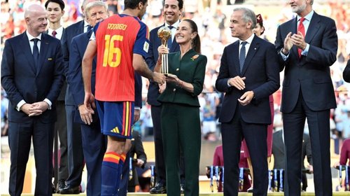 Sheinbaum entrega el Balón de Oro en la final del Mundial 2026