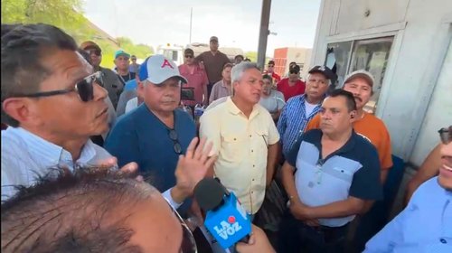 Trabajadores de AHMSA bloquean retiro de montacargas