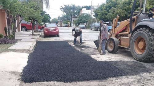 Refuerzan bacheo en la colonia Miguel Alemán de Victoria