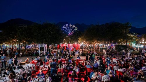Miles abarrotan el centro para fiestas patronales de Santiago