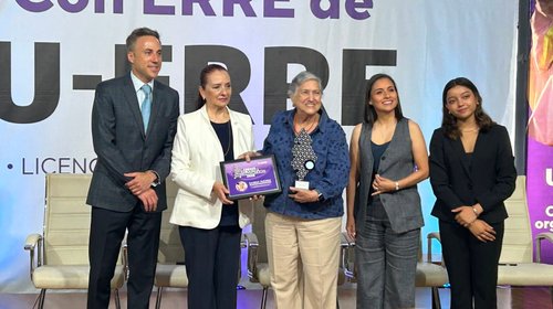 Saskia Juárez fue galardonada con el Premio Valor Regiomontano 
