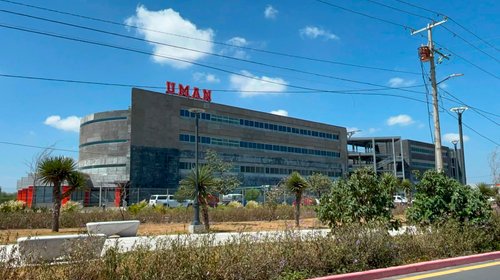 Estudiante resulta lesionado tras caer del tercer piso de la UMAN
