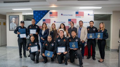 Capacitan en inglés a 73 elementos de cuatro corporaciones de NL