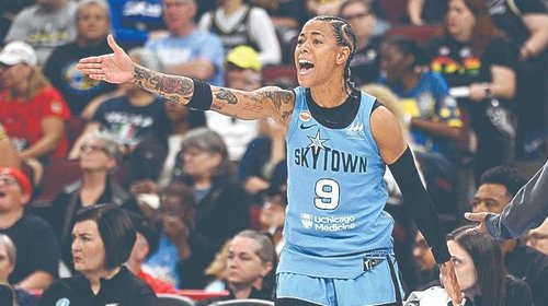 Expulsión de DiJonai Carrington desata polémica en la WNBA