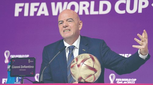Crece presión a Gianni Infantino para que renuncie