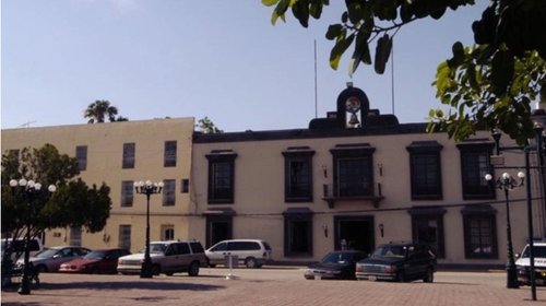 Trabajadores municipales exigen aumento salarial en San Fernando