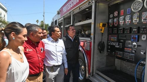 Lalo Gattás entrega camión equipado a Bomberos de Victoria