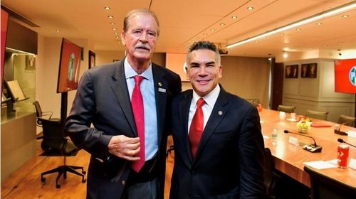 Morena acusa a Fox y PRI de rearmar la 'mafia del poder'