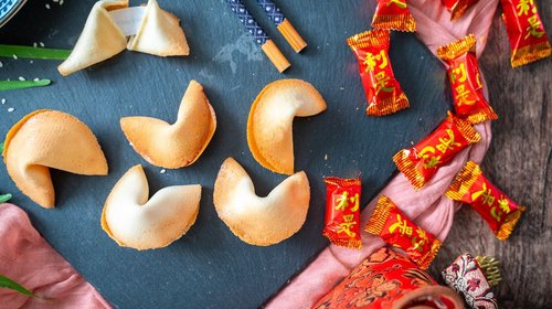 Celebremos el Día de las Galletas de la Suerte