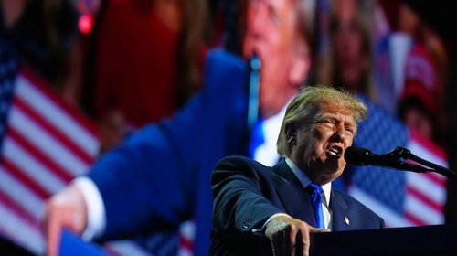 Pide Trump votar por él en noviembre aunque no esté en la boleta
