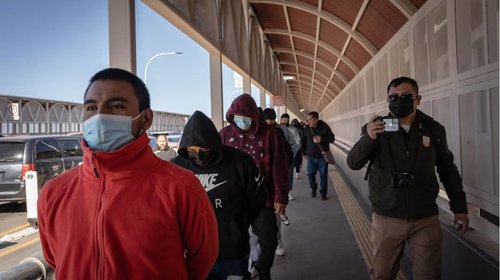Suman 160,000 órdenes de deportación a mexicanos
