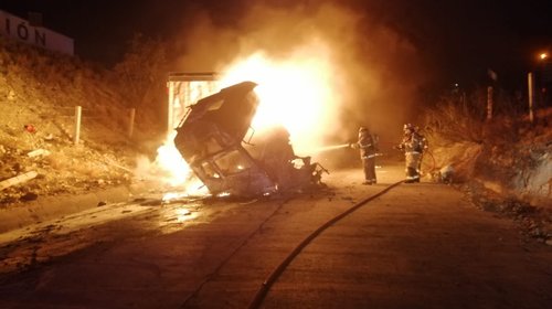 Chofer queda grave tras incendiarse tráiler en Ramos Arizpe
