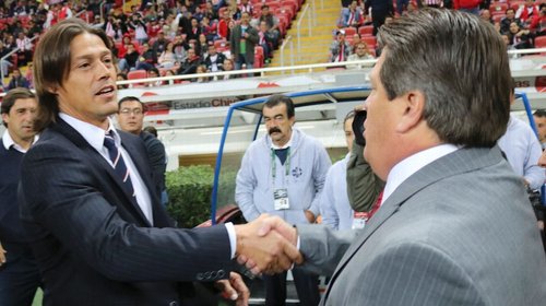 ¡Ahí viene el ‘coco’! Miguel Herrera ‘asusta’ a Matías Almeyda
