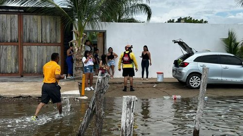 Polo inunda cinco comunidades y obliga a evacuar en Navolato